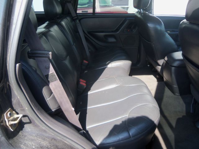 1999 Jeep Grand Cherokee LS Flex Fuel 4x4 This Is One Of Our Best Bargains