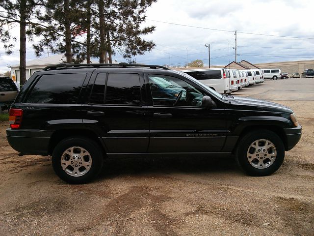 2000 Jeep Grand Cherokee LS Flex Fuel 4x4 This Is One Of Our Best Bargains
