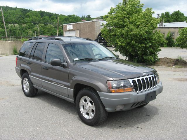 2000 Jeep Grand Cherokee LS Flex Fuel 4x4 This Is One Of Our Best Bargains