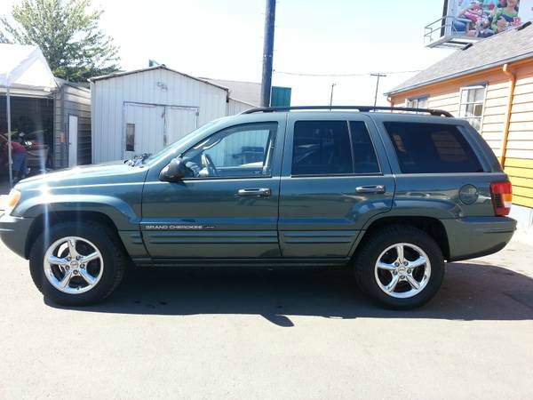 2002 Jeep Grand Cherokee V8 AWD /3rd Row Seat/ Leather