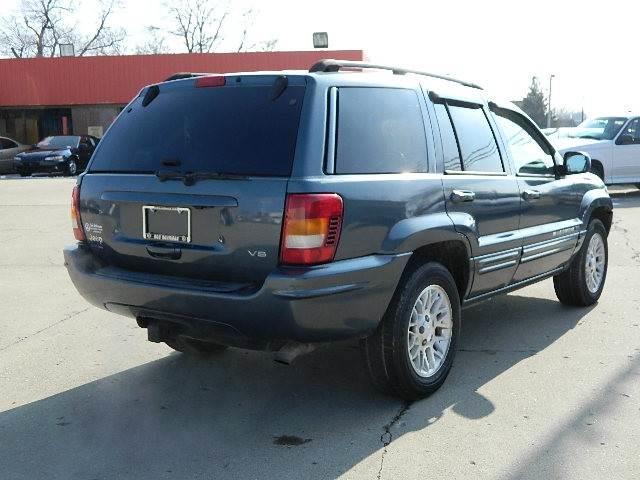 2002 Jeep Grand Cherokee Yaris Sedan