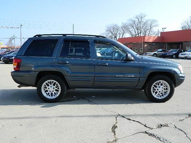 2002 Jeep Grand Cherokee Yaris Sedan