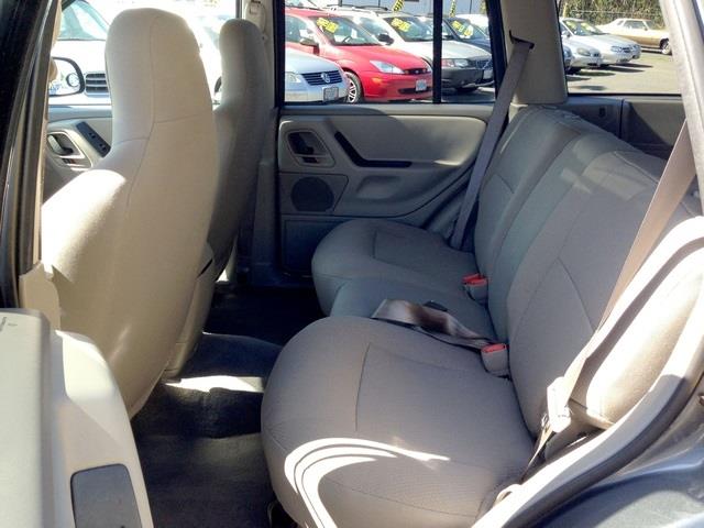 2004 Jeep Grand Cherokee 4-door 2WD