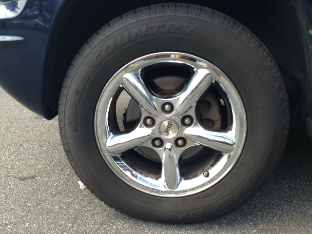 2004 Jeep Grand Cherokee 2004 Chevrolet Z06