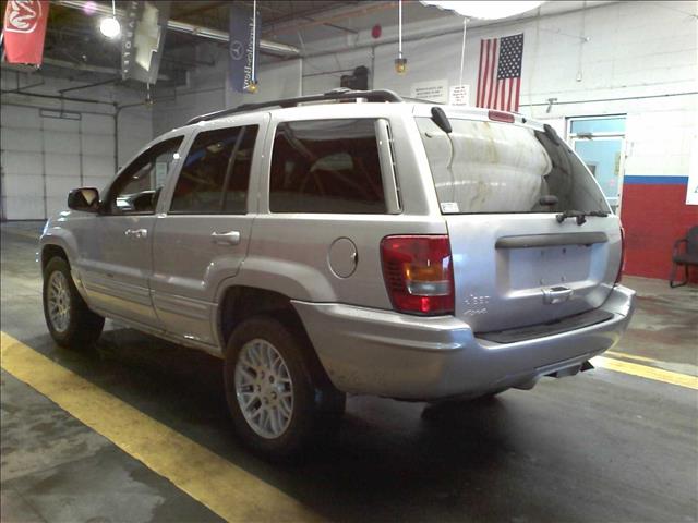 2004 Jeep Grand Cherokee Yaris Sedan