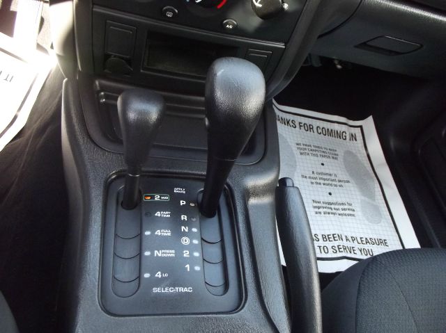 2004 Jeep Grand Cherokee LT Tv-dvdleathersunroof3rowcarfax Available