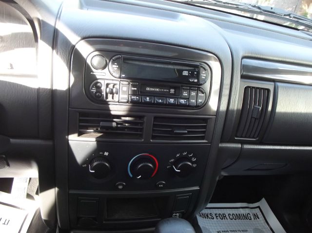 2004 Jeep Grand Cherokee LT Tv-dvdleathersunroof3rowcarfax Available