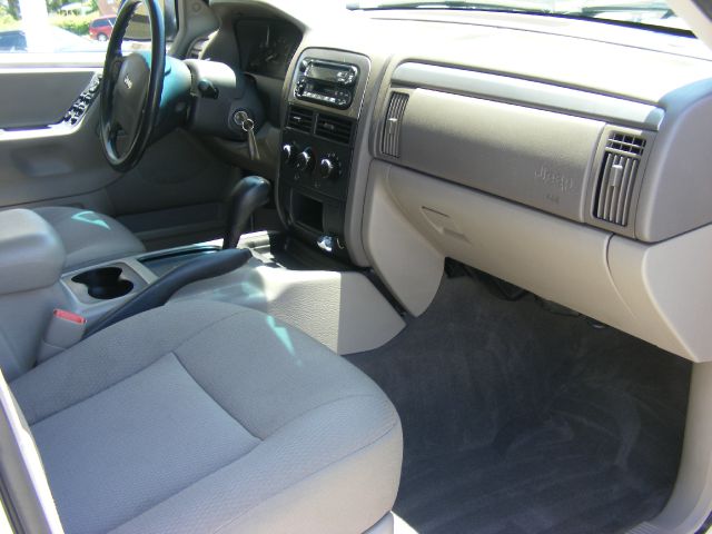 2004 Jeep Grand Cherokee LT Tv-dvdleathersunroof3rowcarfax Available