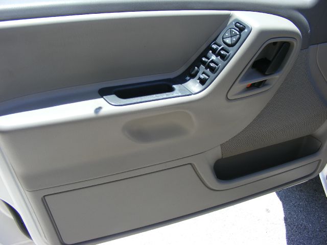 2004 Jeep Grand Cherokee LT Tv-dvdleathersunroof3rowcarfax Available