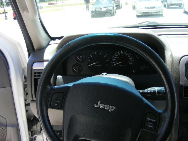 2004 Jeep Grand Cherokee LT Tv-dvdleathersunroof3rowcarfax Available
