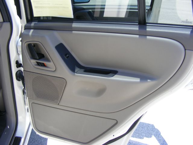 2004 Jeep Grand Cherokee LT Tv-dvdleathersunroof3rowcarfax Available