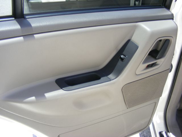 2004 Jeep Grand Cherokee LT Tv-dvdleathersunroof3rowcarfax Available