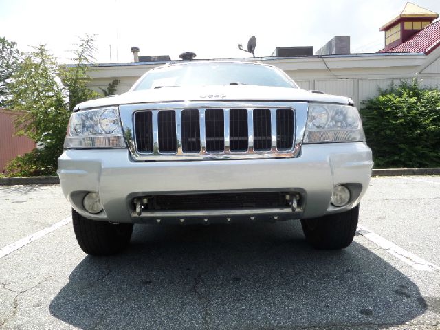 2004 Jeep Grand Cherokee 2.4i Sedan