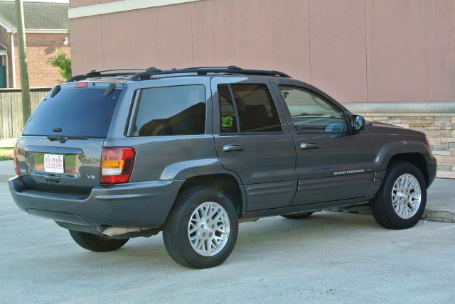 2004 Jeep Grand Cherokee LS Flex Fuel 4x4 This Is One Of Our Best Bargains