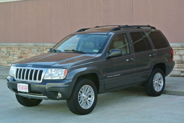 2004 Jeep Grand Cherokee LS Flex Fuel 4x4 This Is One Of Our Best Bargains