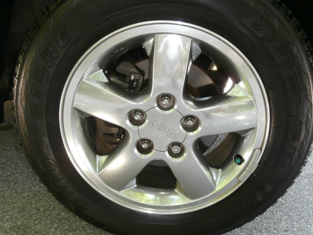 2004 Jeep Grand Cherokee LT Tv-dvdleathersunroof3rowcarfax Available