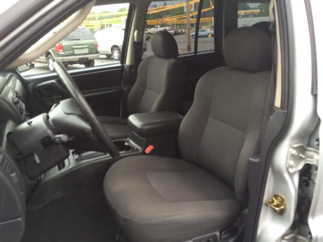 2004 Jeep Grand Cherokee Sedan 4dr