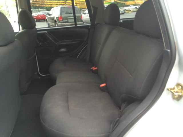2004 Jeep Grand Cherokee Sedan 4dr