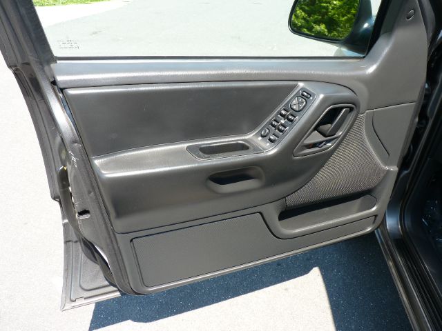 2004 Jeep Grand Cherokee 4dr 114 WB W/4.6l AWD
