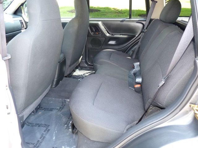 2004 Jeep Grand Cherokee 4dr 114 WB W/4.6l AWD