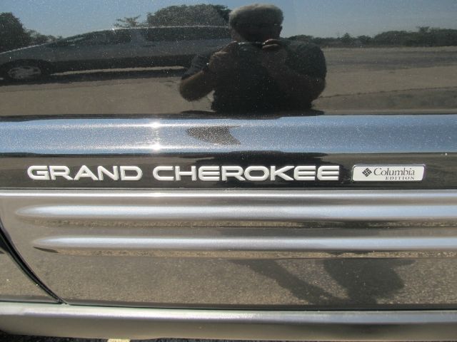 2004 Jeep Grand Cherokee LT Tv-dvdleathersunroof3rowcarfax Available