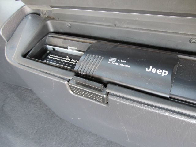 2004 Jeep Grand Cherokee LT Tv-dvdleathersunroof3rowcarfax Available