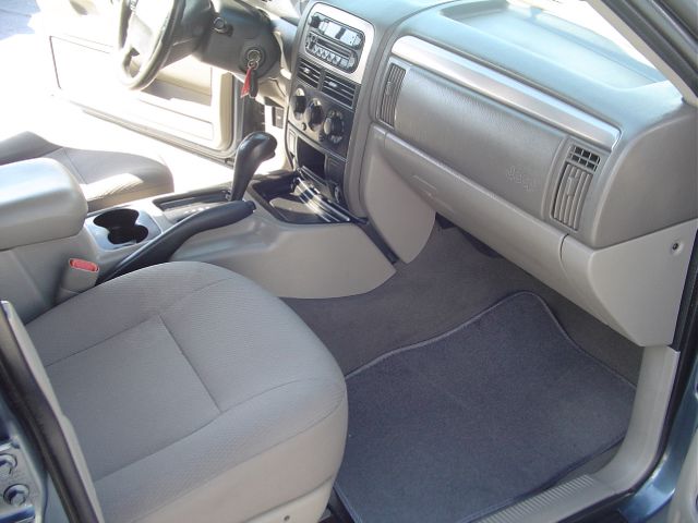 2004 Jeep Grand Cherokee LT Tv-dvdleathersunroof3rowcarfax Available