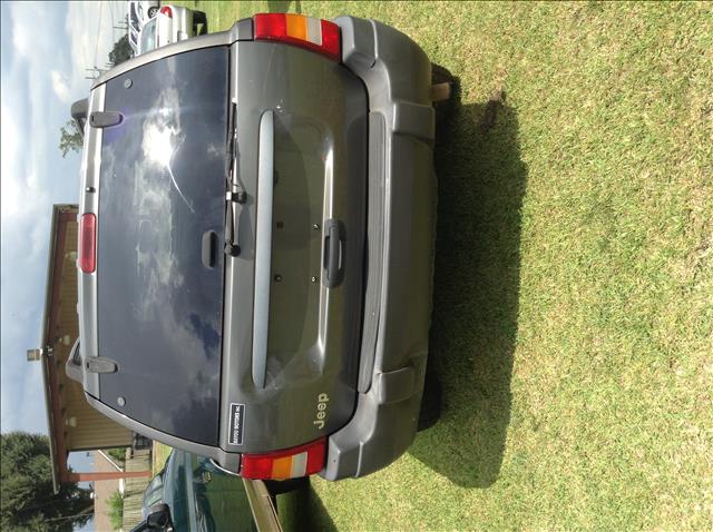 2004 Jeep Grand Cherokee Sedan 4dr