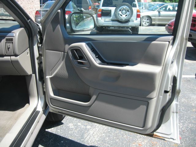 2004 Jeep Grand Cherokee 4dr 114 WB W/4.6l AWD