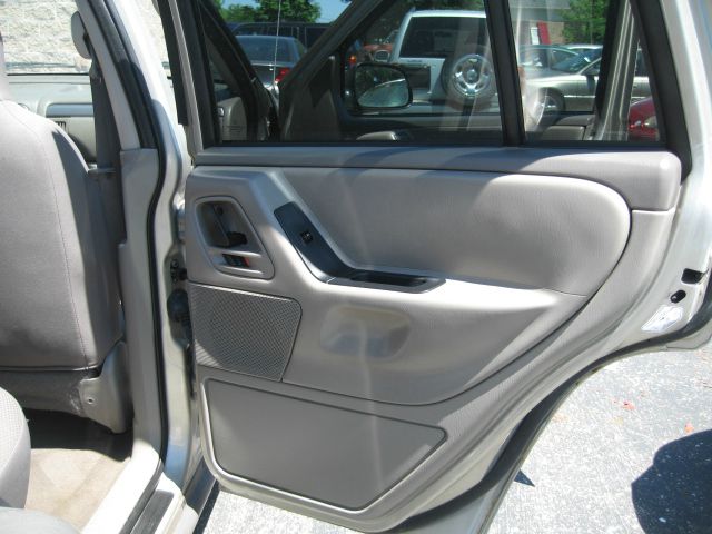 2004 Jeep Grand Cherokee 4dr 114 WB W/4.6l AWD