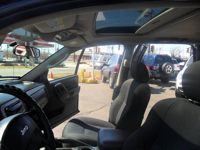 2004 Jeep Grand Cherokee 4-door 2WD