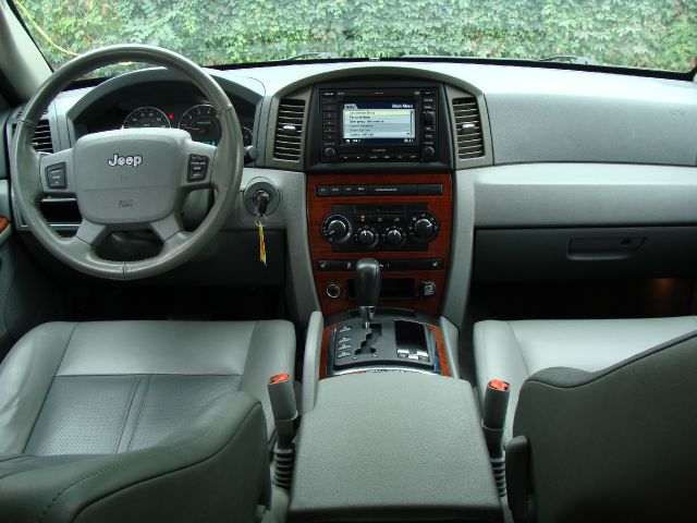 2005 Jeep Grand Cherokee Super