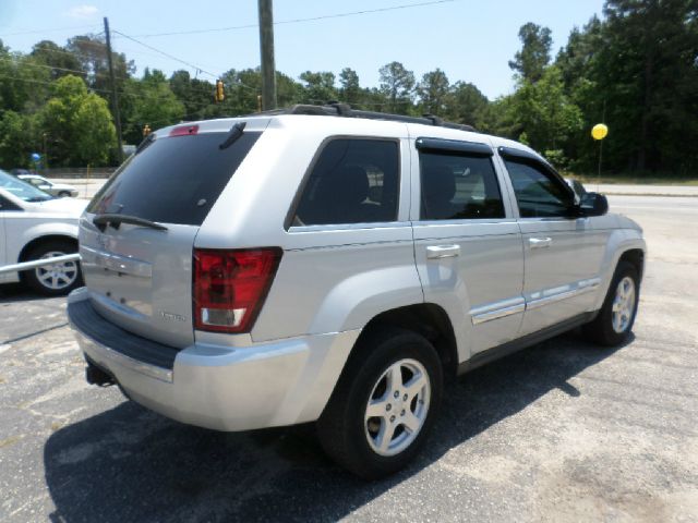 2005 Jeep Grand Cherokee LS Flex Fuel 4x4 This Is One Of Our Best Bargains
