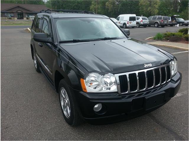 2005 Jeep Grand Cherokee Yaris Sedan