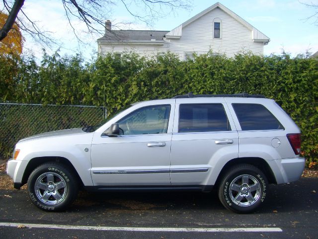 2005 Jeep Grand Cherokee Super