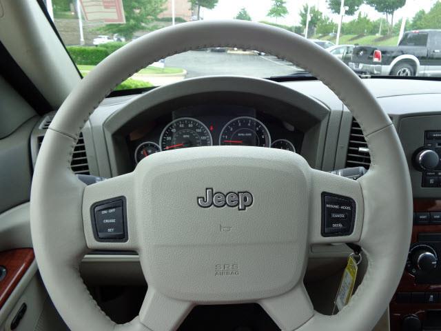 2005 Jeep Grand Cherokee SLT 25