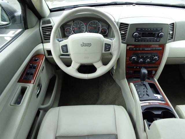 2005 Jeep Grand Cherokee SLT 25