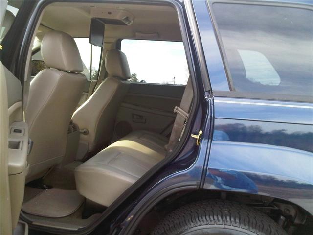 2005 Jeep Grand Cherokee Luxury 5-passenger