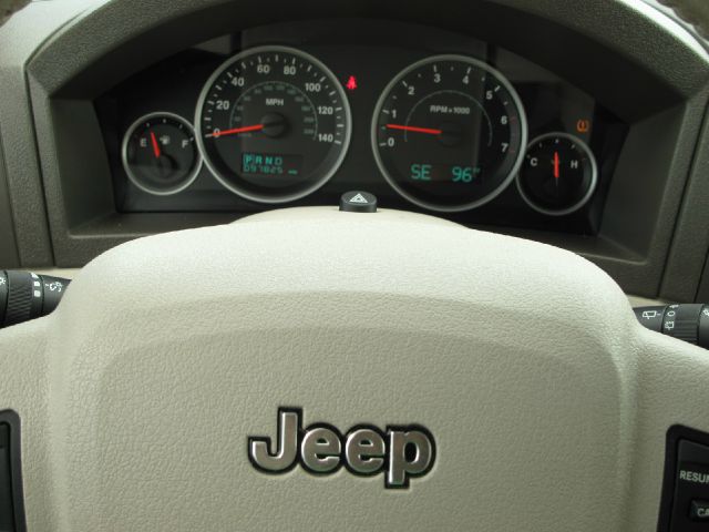 2005 Jeep Grand Cherokee Super