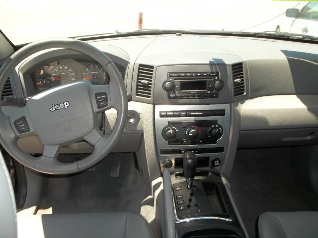 2005 Jeep Grand Cherokee Sedan 4dr