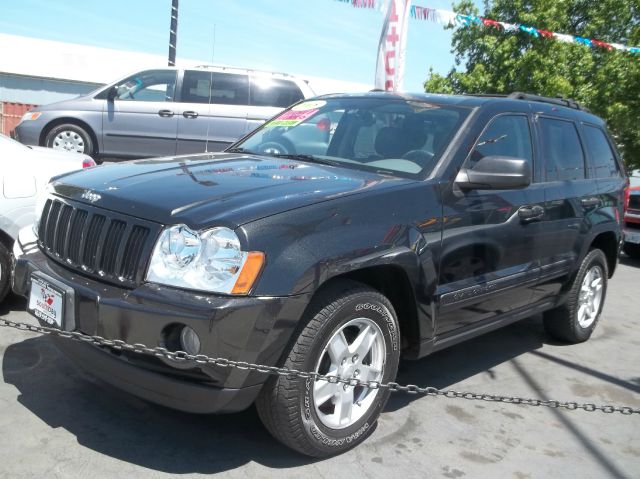 2005 Jeep Grand Cherokee Sedan 4dr