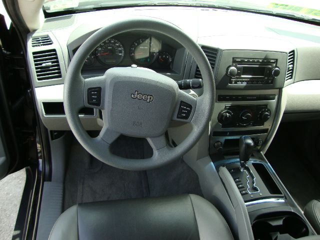 2006 Jeep Grand Cherokee Sedan 4dr