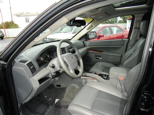 2006 Jeep Grand Cherokee Yaris Sedan