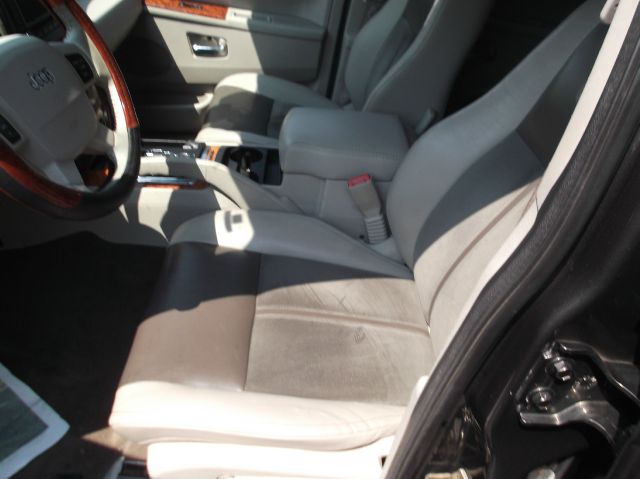 2006 Jeep Grand Cherokee 2.4i Sedan