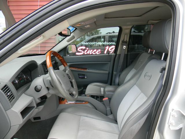 2006 Jeep Grand Cherokee 2.4i Sedan