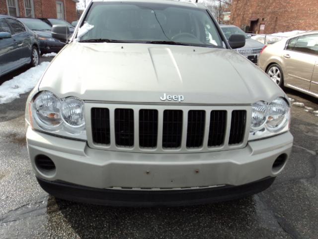 2007 Jeep Grand Cherokee SE 3.5liter Fully-loaded