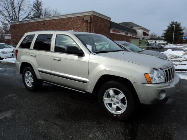 2007 Jeep Grand Cherokee SE 3.5liter Fully-loaded