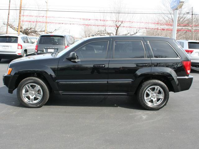 2007 Jeep Grand Cherokee LOW Miles NICE 4door Sedan