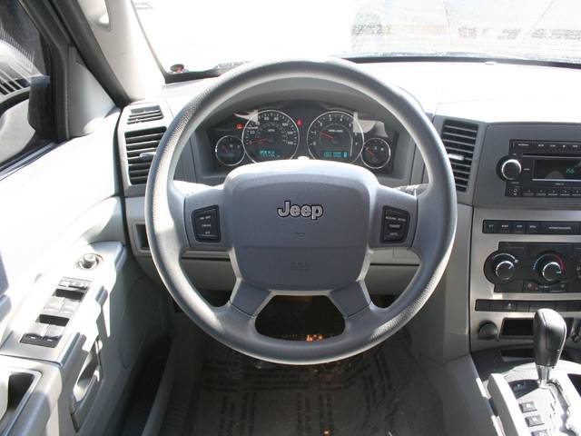 2007 Jeep Grand Cherokee LOW Miles NICE 4door Sedan