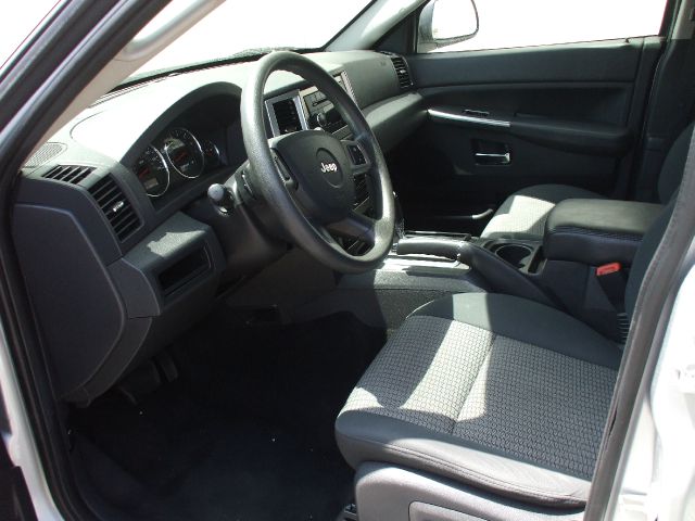 2010 Jeep Grand Cherokee Sedan 4dr